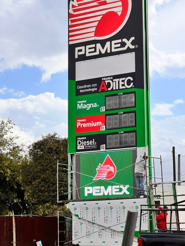 Instalación de preciadores, dispensarios y pantallas.